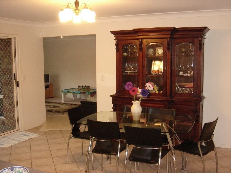 Stretton QLD 4116