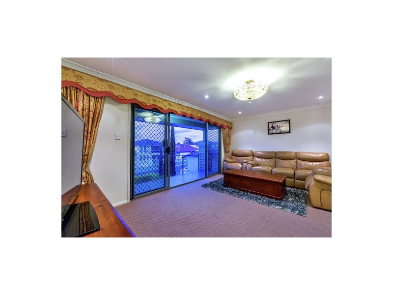 5 William Close, Doolandella QLD 4077