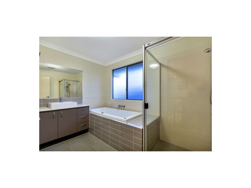 5 William Close, Doolandella QLD 4077