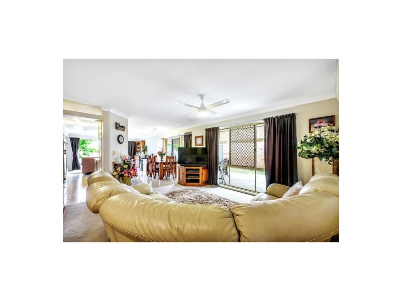 9 Pinedale Cr, Parkinson QLD 4115