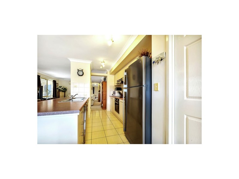 9 Pinedale Cr, Parkinson QLD 4115