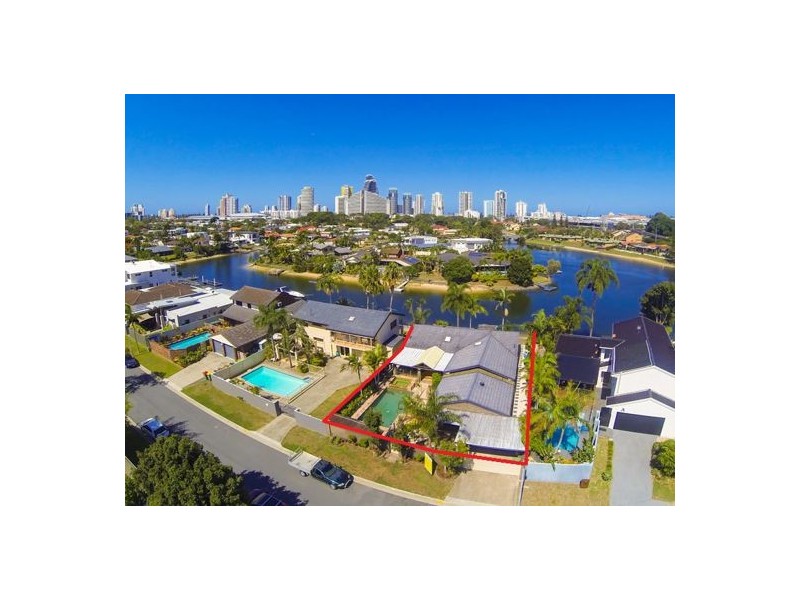 18 Maureen Court, Broadbeach Waters QLD 4218