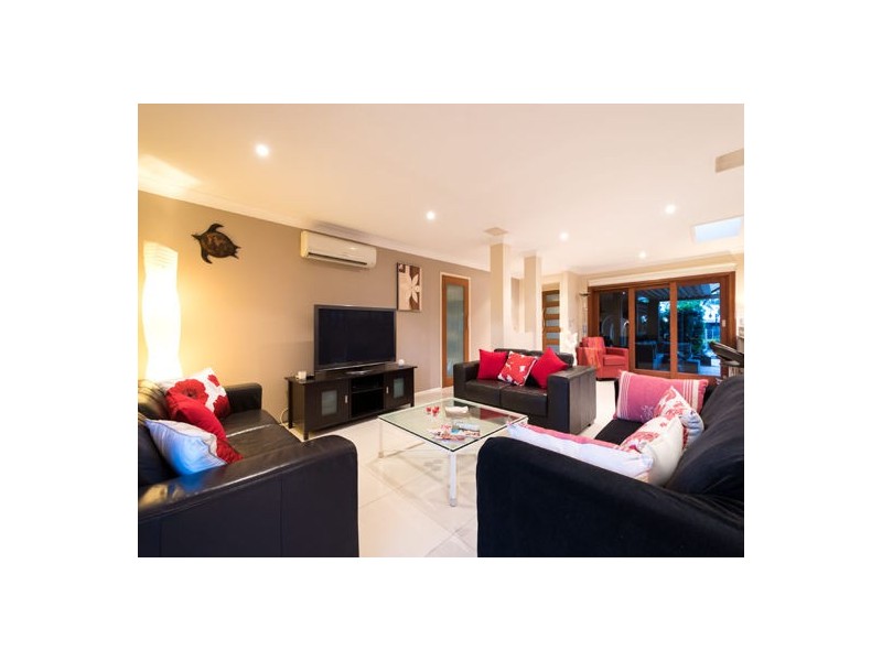 18 Maureen Court, Broadbeach Waters QLD 4218