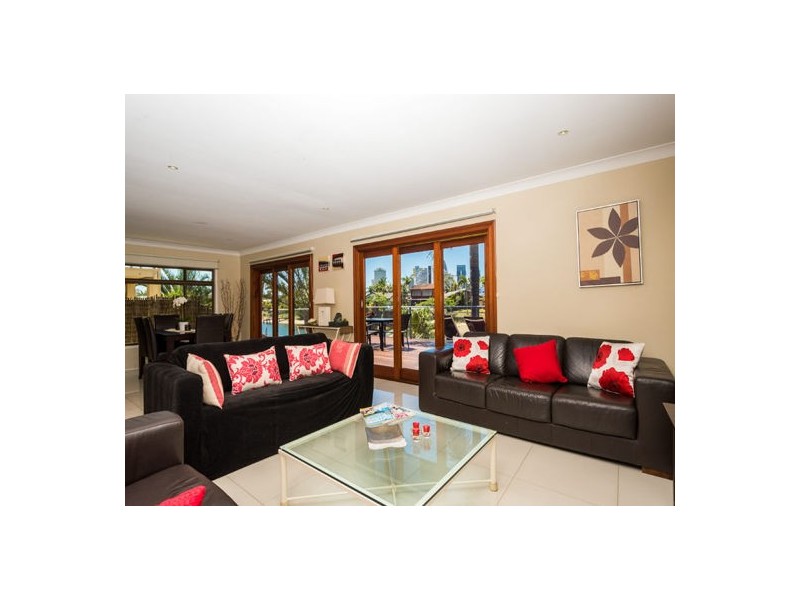 18 Maureen Court, Broadbeach Waters QLD 4218