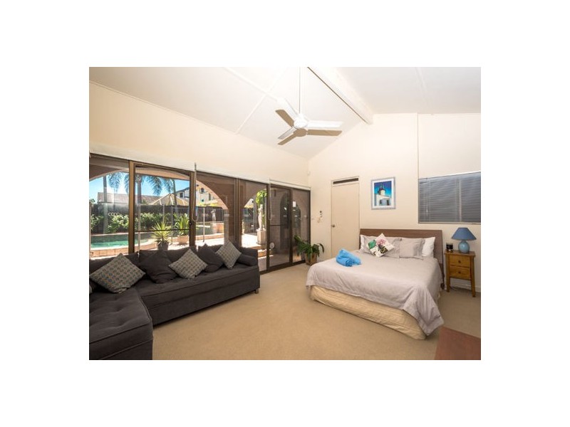 18 Maureen Court, Broadbeach Waters QLD 4218