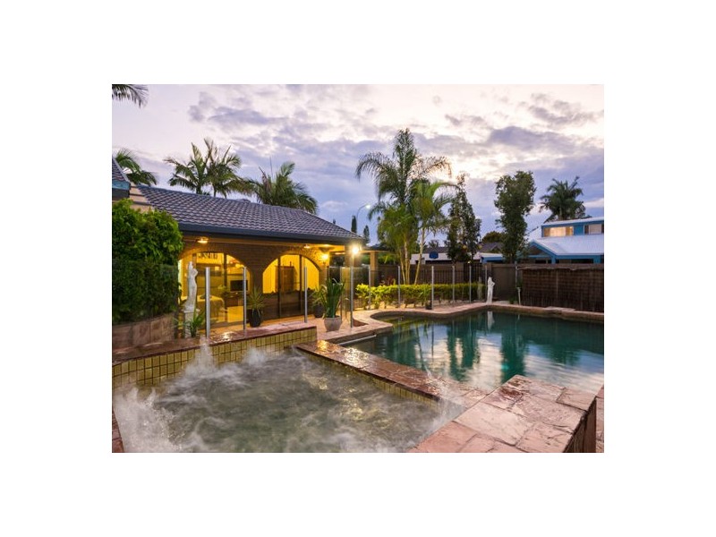 18 Maureen Court, Broadbeach Waters QLD 4218