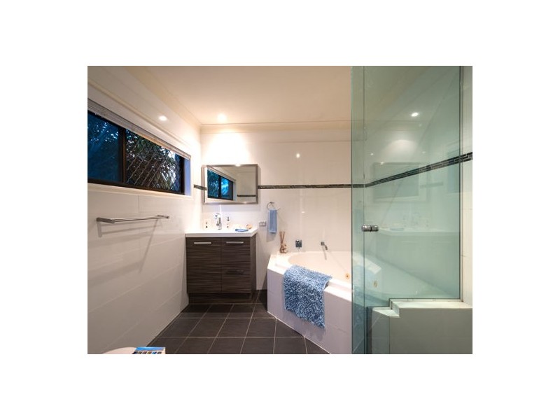 18 Maureen Court, Broadbeach Waters QLD 4218