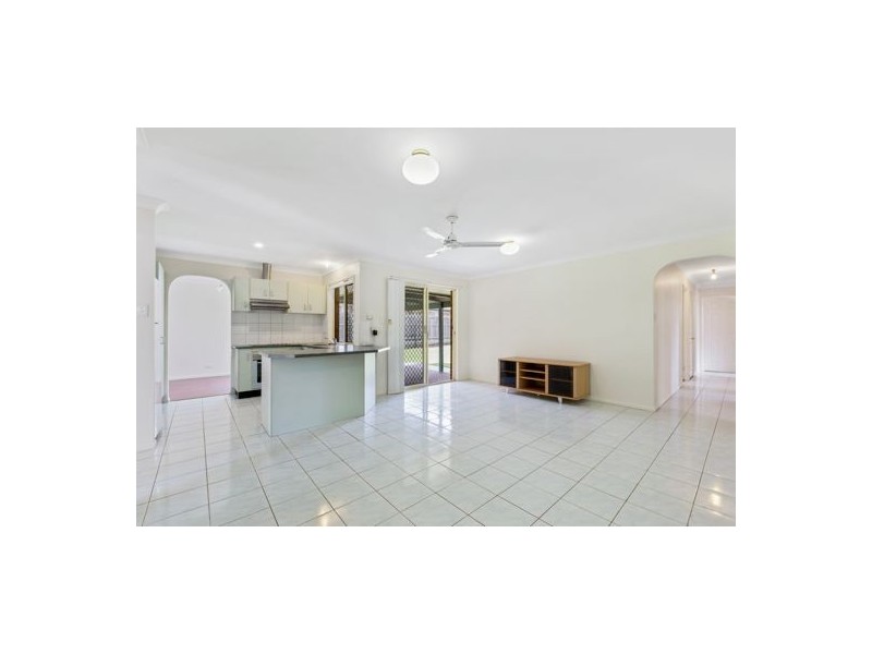 8 Cowper Pl, Coopers Plains QLD 4108