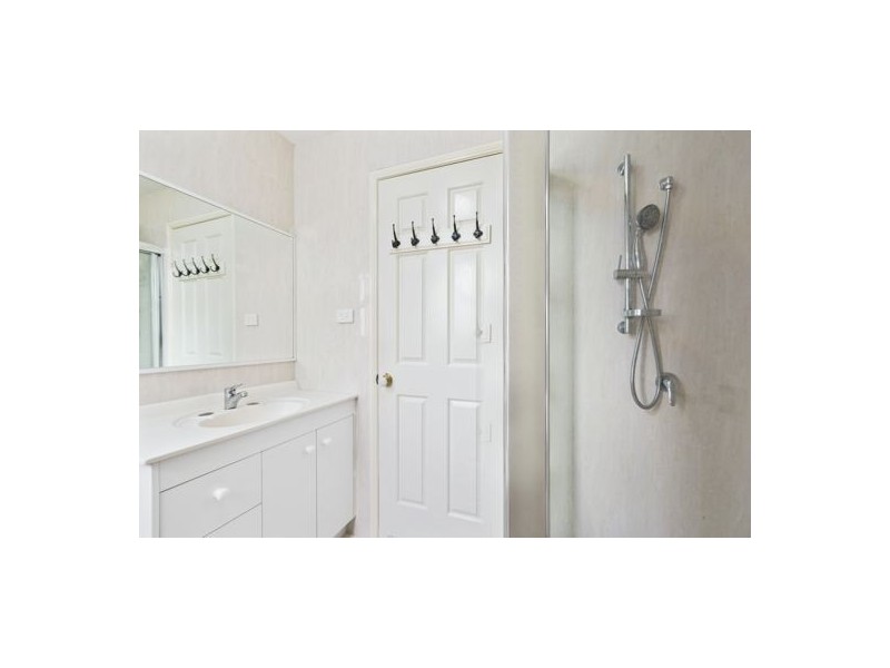 8 Cowper Pl, Coopers Plains QLD 4108