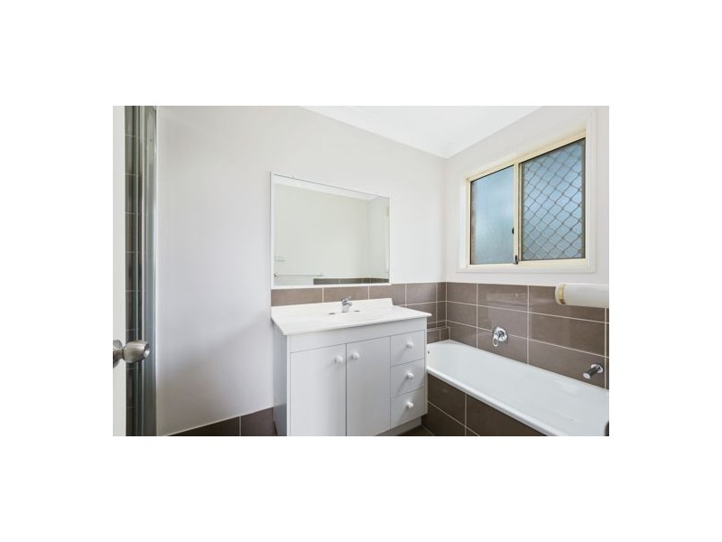 8 Cowper Pl, Coopers Plains QLD 4108