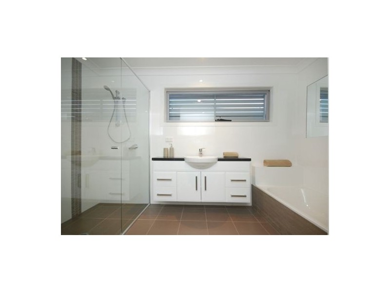 2A Rous Street, Hendra QLD 4011