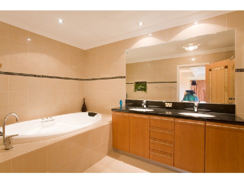 27 Eaton Pl, Sunnybank Hills QLD 4109