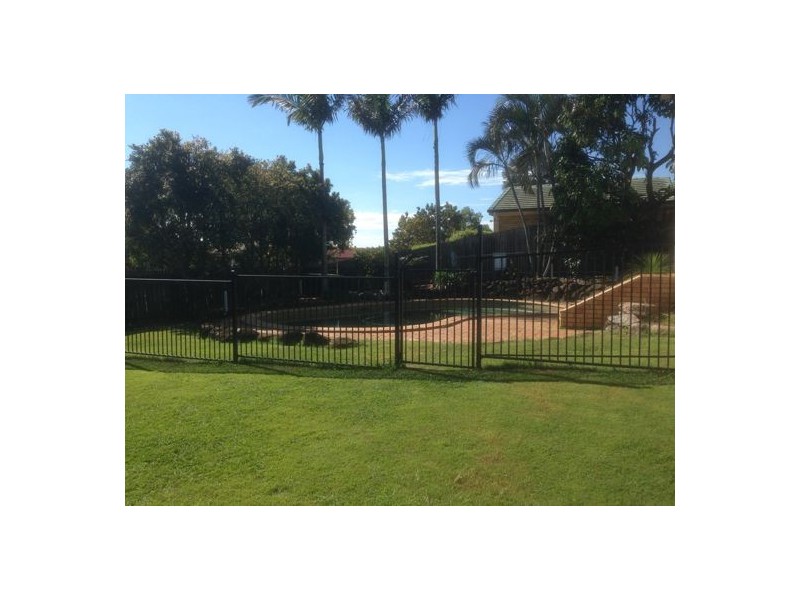 1 Cresthill Street, Birkdale QLD 4159
