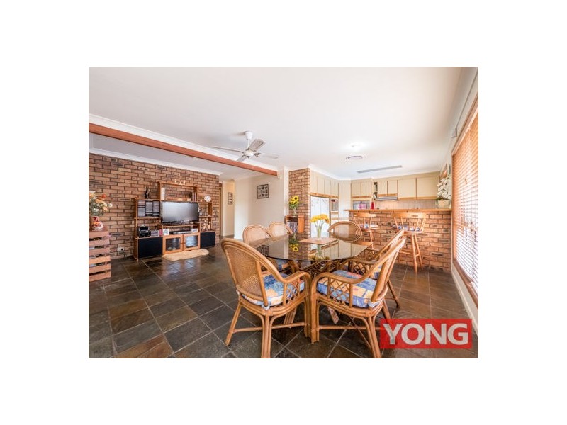9 Monteith Street, Robertson QLD 4109