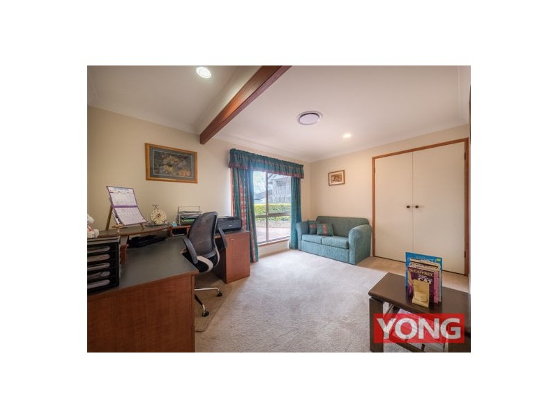 9 Monteith Street, Robertson QLD 4109
