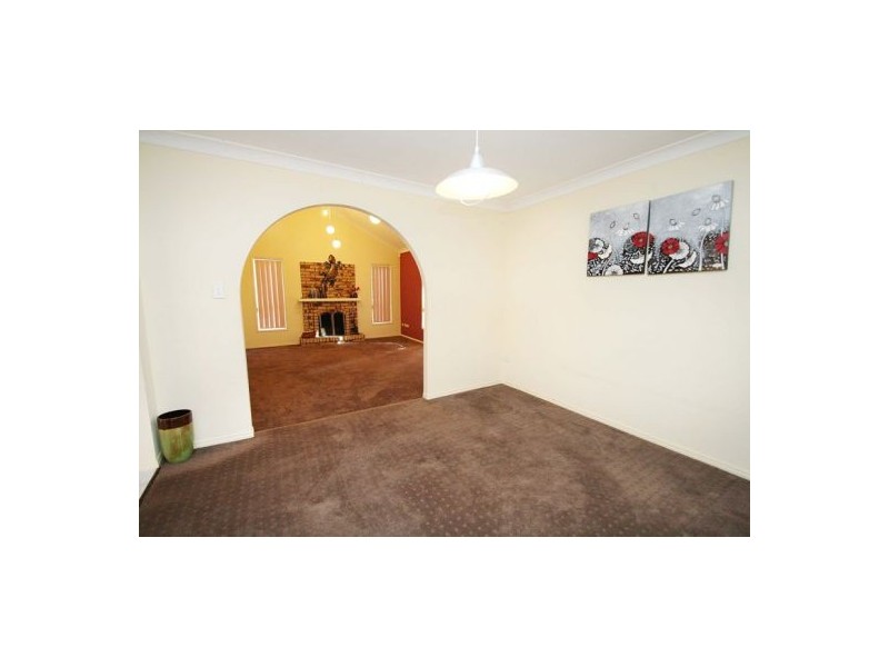7 Banksia Ct, Calamvale QLD 4116