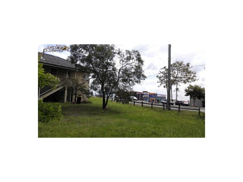 2 HELLES ST, Moorooka QLD 4105