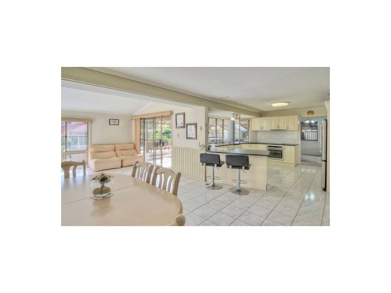 8 Lindstrom Court, Runcorn QLD 4113