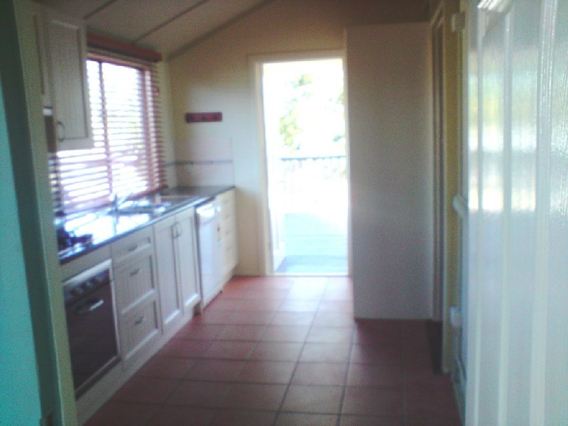 28 Greenham St, Raceview QLD 4305