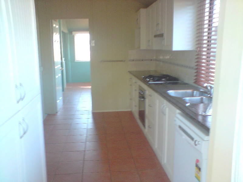 28 Greenham St, Raceview QLD 4305