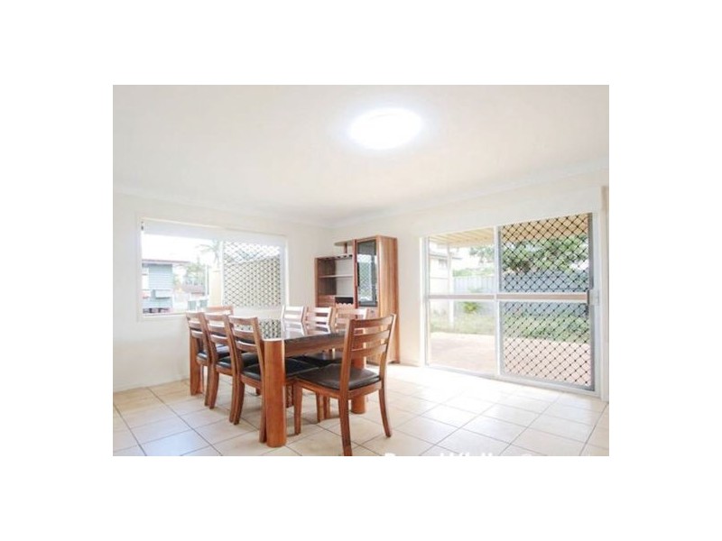 4 Woodsiana Street, Robertson QLD 4109