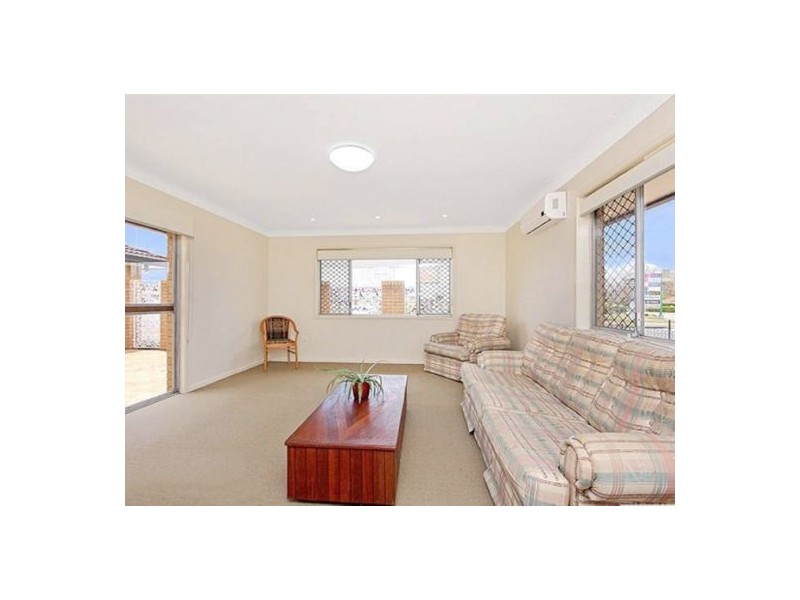 4 Woodsiana St, Robertson QLD 4109