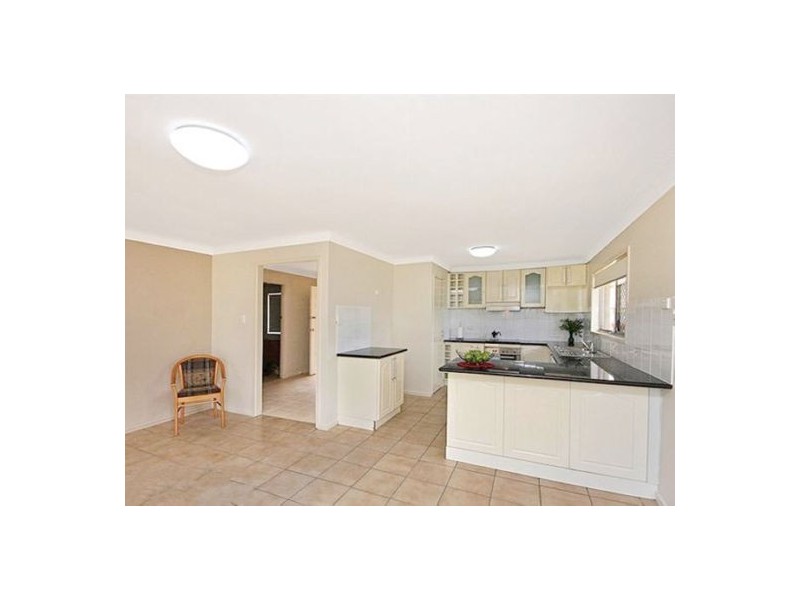 4 Woodsiana St, Robertson QLD 4109