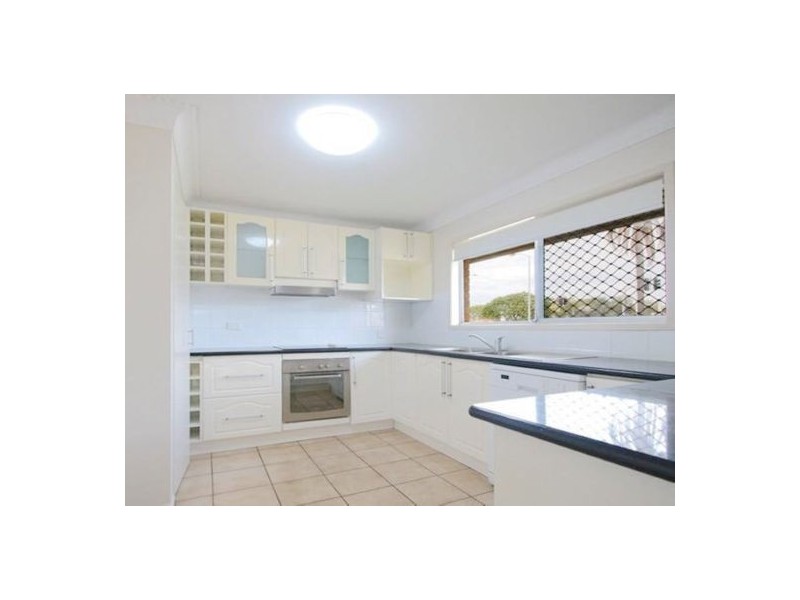 4 Woodsiana St, Robertson QLD 4109