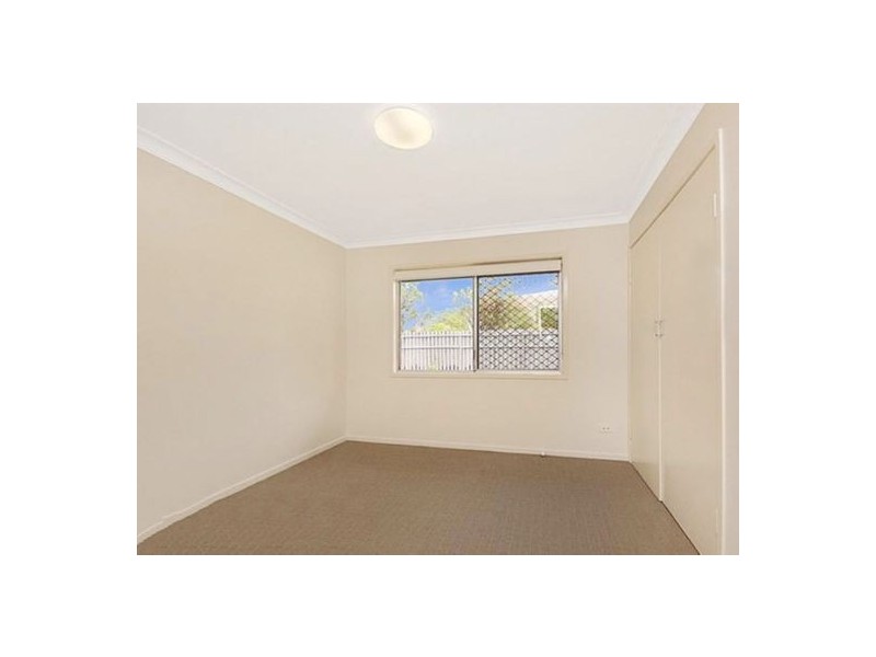 4 Woodsiana St, Robertson QLD 4109