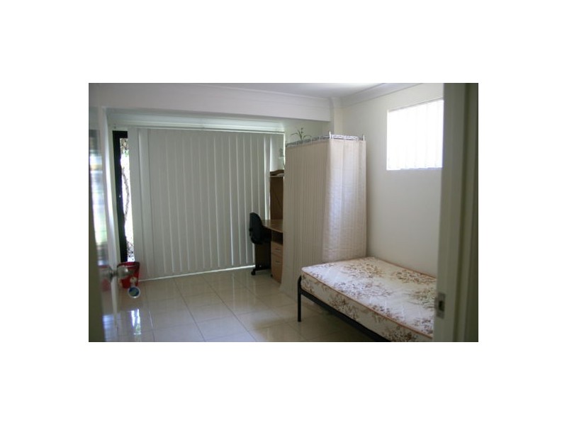 Unit 1 / 37 Lingle St, Robertson QLD 4109