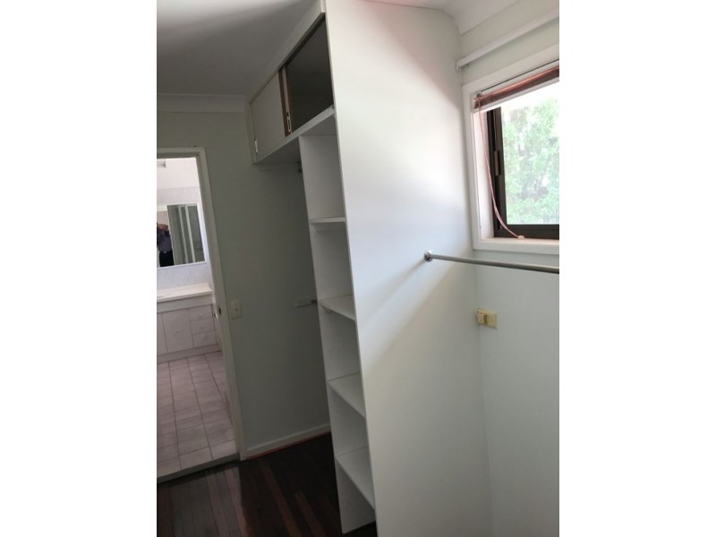 25 Freesia Street, Macgregor QLD 4109