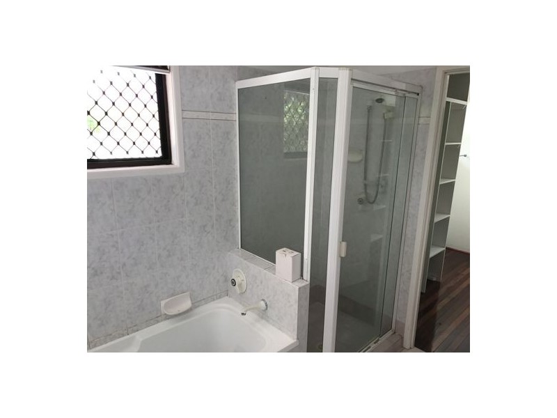 25 Freesia Street, Macgregor QLD 4109