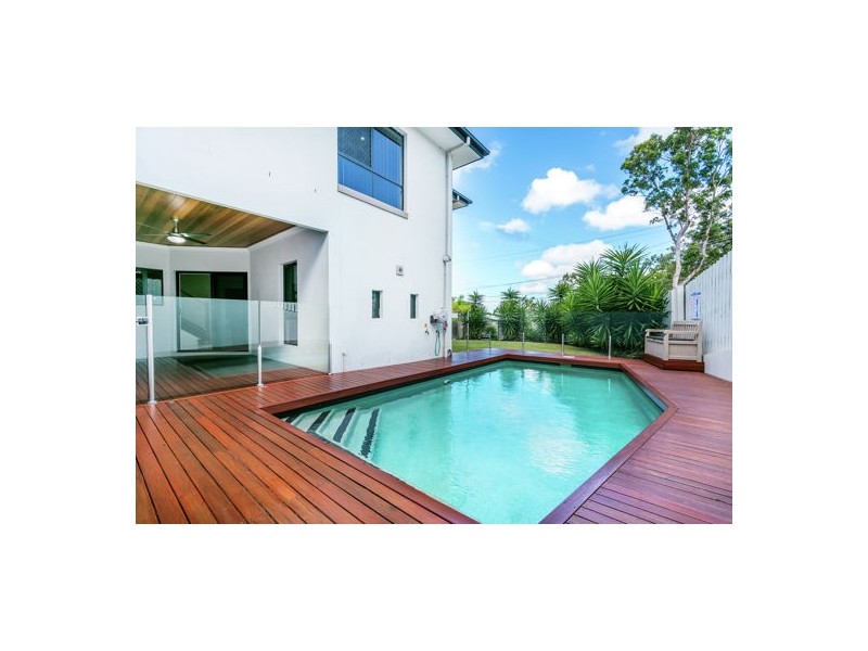 8 Trudy Cr, Cornubia QLD 4130
