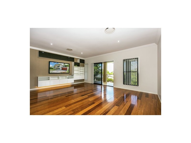 8 Trudy Cr, Cornubia QLD 4130