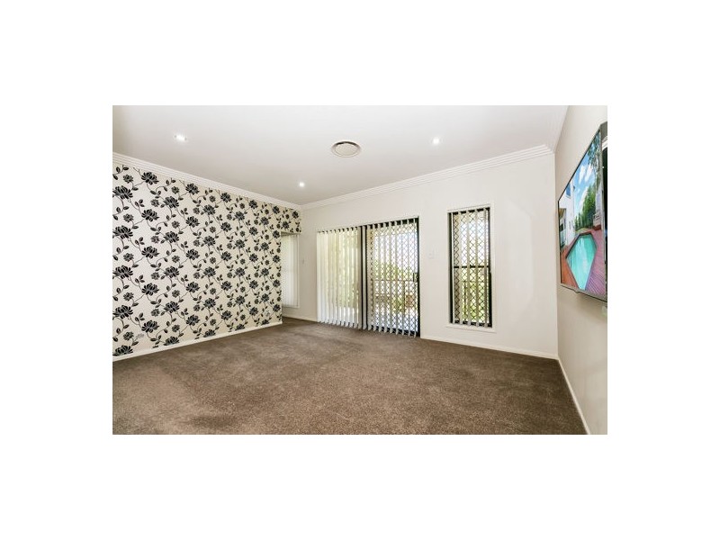 8 Trudy Cr, Cornubia QLD 4130