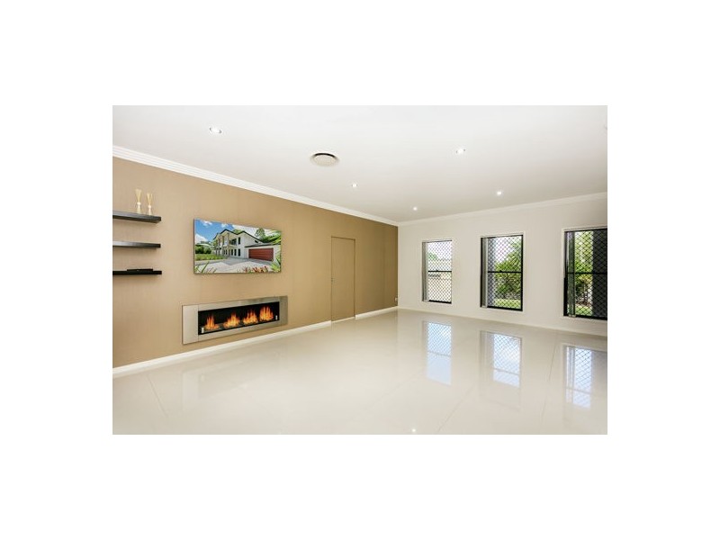 8 Trudy Cr, Cornubia QLD 4130