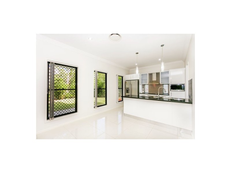 8 Trudy Cr, Cornubia QLD 4130