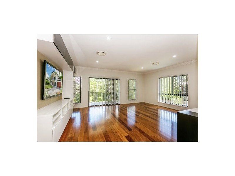 8 Trudy Cr, Cornubia QLD 4130