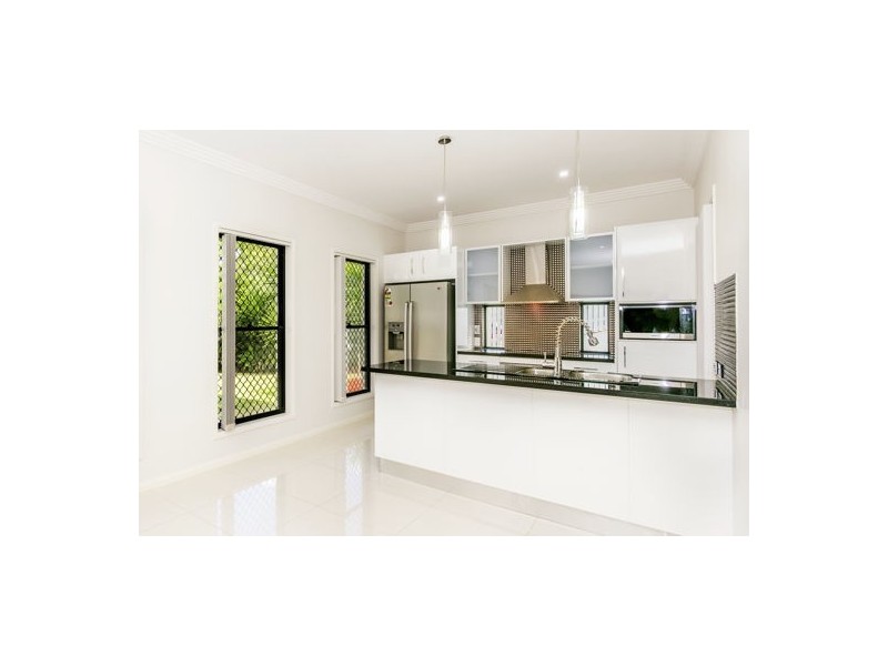 8 Trudy Cr, Cornubia QLD 4130