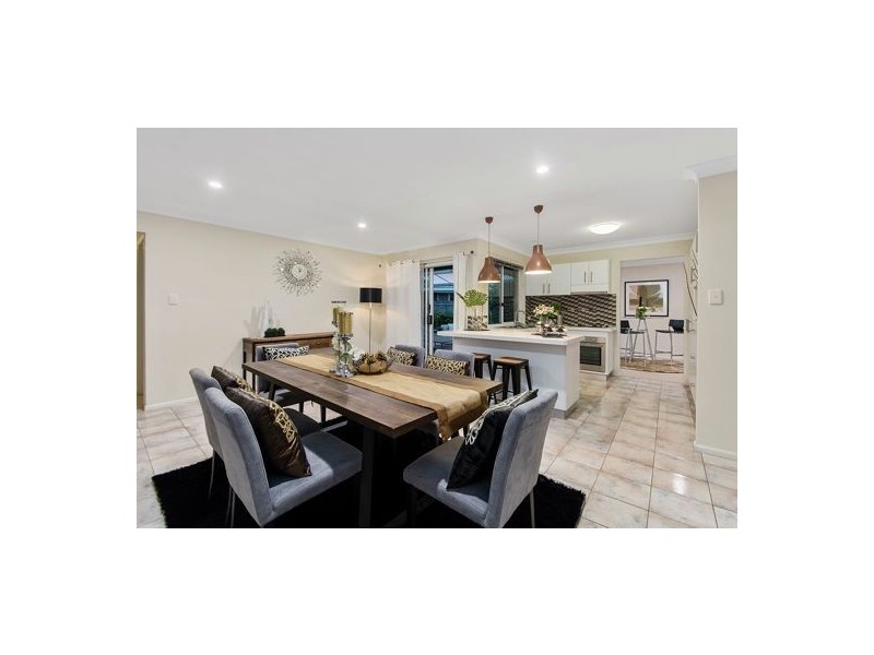 9 Sandalwood Street, Sinnamon Park QLD 4073