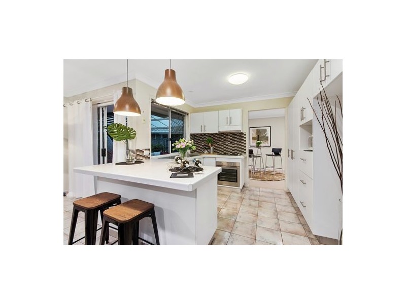 9 Sandalwood Street, Sinnamon Park QLD 4073