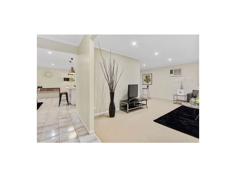 9 Sandalwood Street, Sinnamon Park QLD 4073
