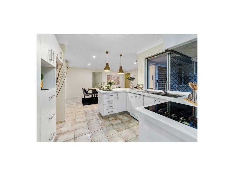 9 Sandalwood Street, Sinnamon Park QLD 4073