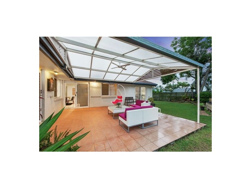 9 Sandalwood Street, Sinnamon Park QLD 4073