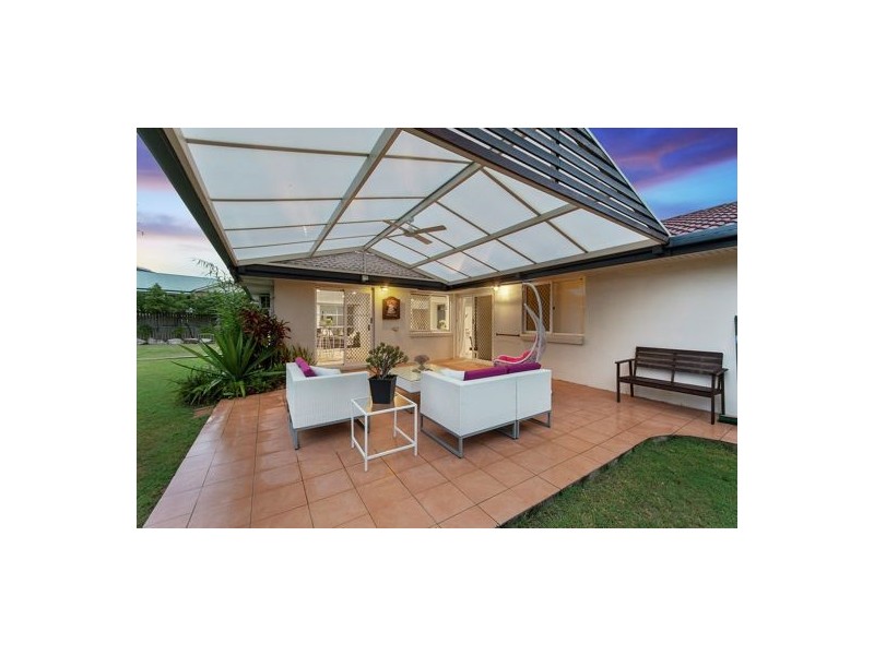 9 Sandalwood Street, Sinnamon Park QLD 4073