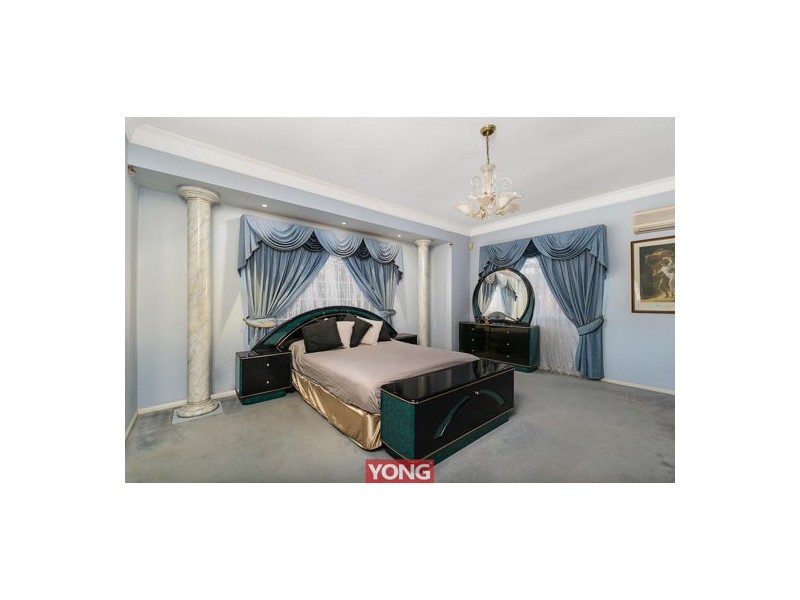 22 Windermere Crescent, Carindale QLD 4152