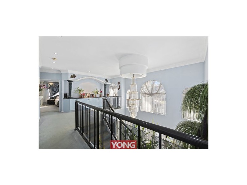 22 Windermere Crescent, Carindale QLD 4152