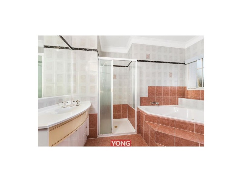 22 Windermere Crescent, Carindale QLD 4152