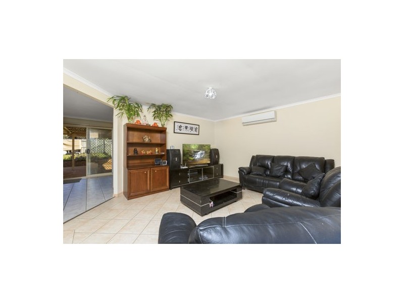 27 Bottlebrush Drive, Regents Park QLD 4118