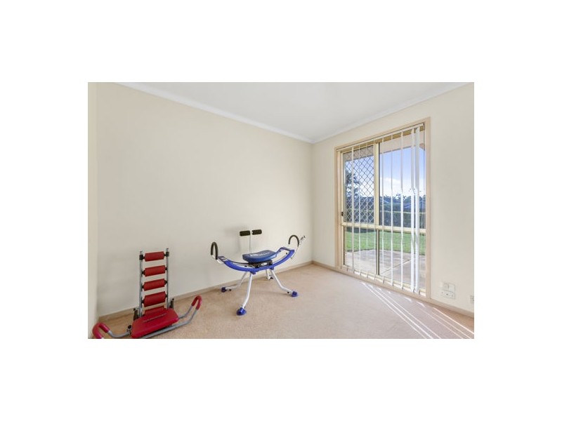 27 Bottlebrush Drive, Regents Park QLD 4118